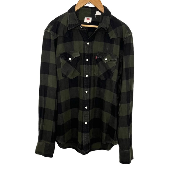 *SOLD* Levi's Plaid Long Button Down Shirt - Picture 3 of 8
